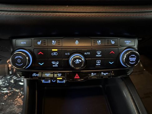 Used 2024 Dodge Durango GT image 18