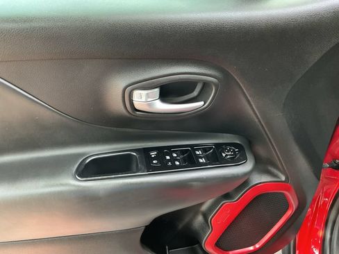 Used 2022 Jeep Renegade Latitude AWD/4WD image 10