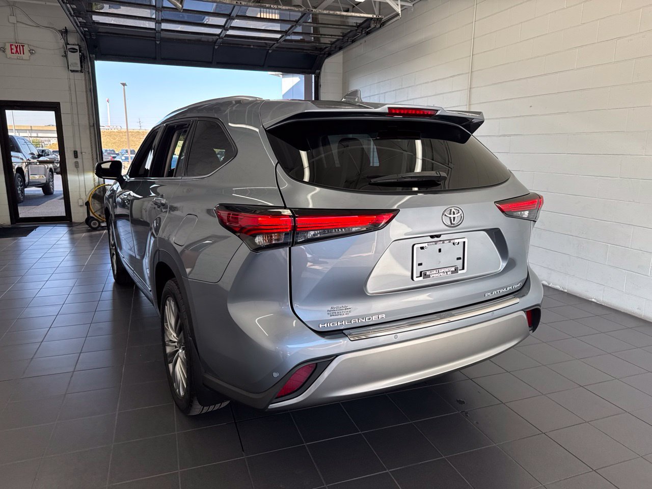 Certified 2021 Toyota Highlander Platinum AWD/4WD image 6