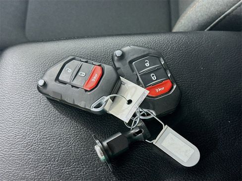 Used 2025 Jeep Gladiator Sport image 36