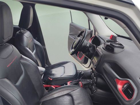 Used 2016 Jeep Renegade Trailhawk w/ Premium Trailhawk Package image 11