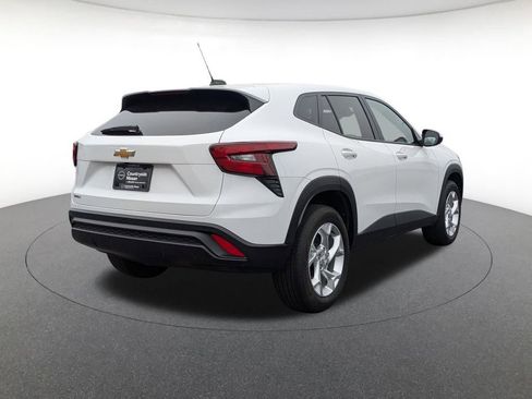 Used 2024 Chevrolet Trax LS w/ LS Convenience Package image 5