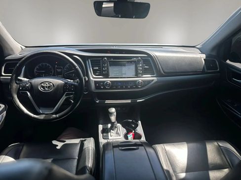 Used 2018 Toyota Highlander XLE FWD image 16
