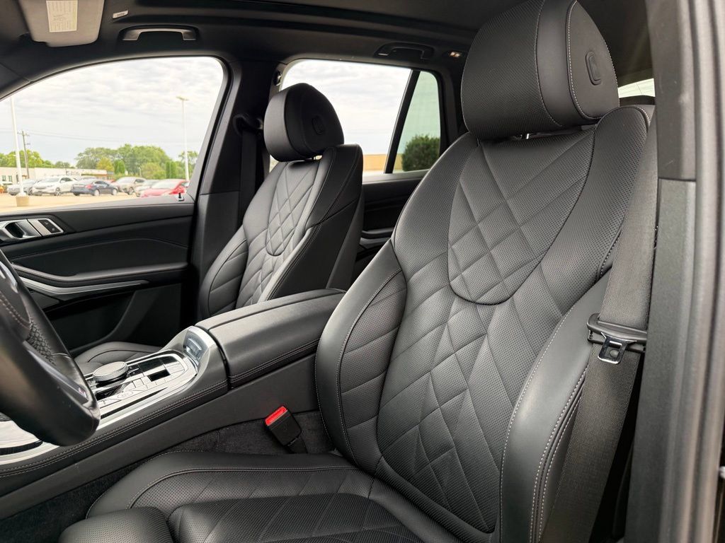 Used 2024 BMW X5 xDrive40i w/ M Sport Package AWD/4WD image 5