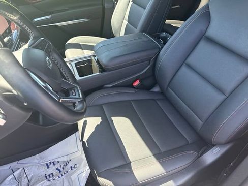 Used 2024 Chevrolet Traverse Z71 w/ Enhanced Driving Package AWD/4WD image 14