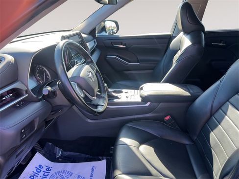 Used 2022 Toyota Highlander XLE image 9