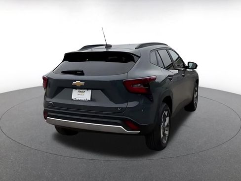 Used 2025 Chevrolet Trax LT w/ LT Convenience Package FWD image 14