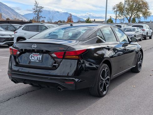 Used 2024 Nissan Altima 2.5 SR image 3
