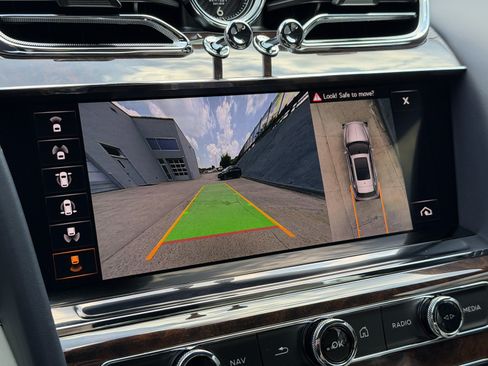 Certified 2023 Bentley Bentayga AWD/4WD image 24