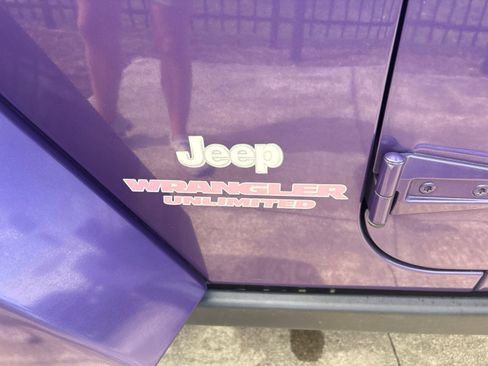 Used 2016 Jeep Wrangler Unlimited Sahara AWD/4WD image 12