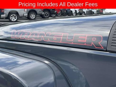 Used 2017 Jeep Wrangler Unlimited Sahara w/ Max Tow Package AWD/4WD image 12