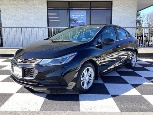 Used 2017 Chevrolet Cruze LT image 2