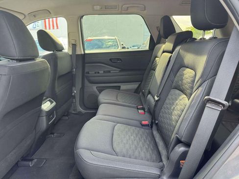 Used 2024 Nissan Pathfinder SV AWD/4WD image 14
