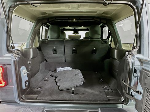 Used 2025 Jeep Wrangler Sahara image 26