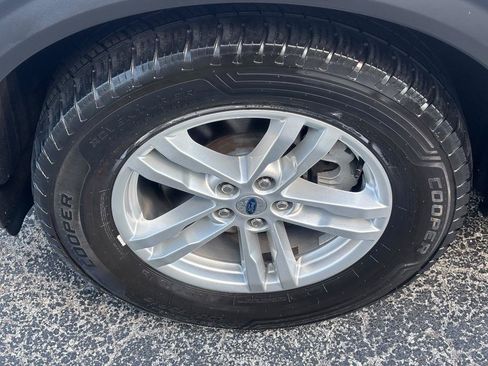 Used 2020 Ford Explorer XLT RWD image 10