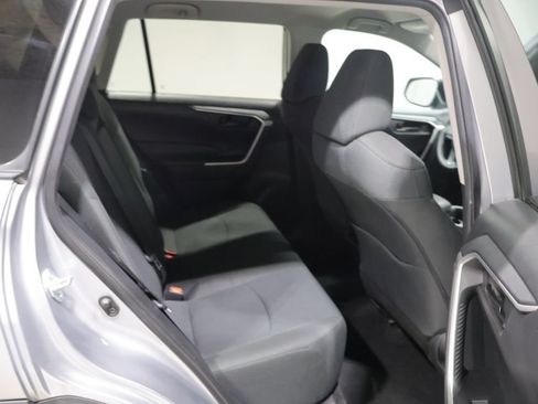 Used 2021 Toyota RAV4 LE AWD/4WD image 19