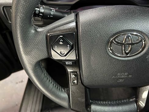 Used 2021 Toyota 4Runner TRD Off-Road Premium w/ Moonroof Package AWD/4WD image 28