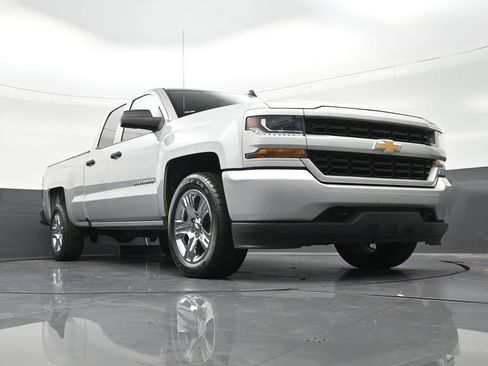 Used 2019 Chevrolet Silverado 1500 Custom w/ Custom Convenience Package image 31