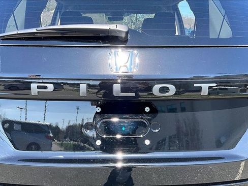 Used 2025 Honda Pilot EX-L image 25