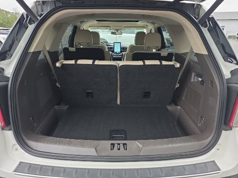 Certified 2021 Ford Explorer Platinum w/ Equipment Group 601A image 21