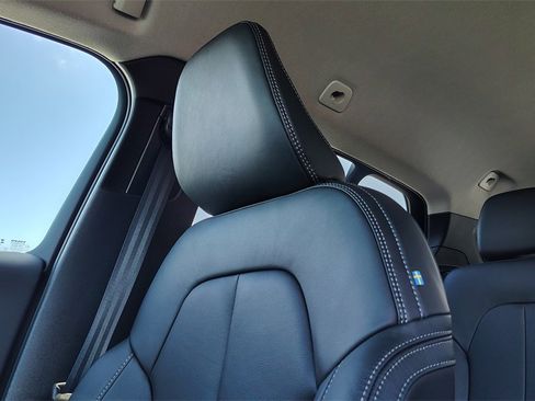 New 2026 Volvo XC40 B5 Core image 22