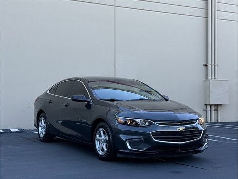 Used 2017 Chevrolet Malibu LS image 2