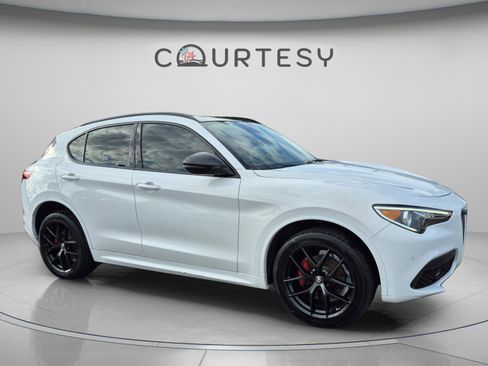 Used 2020 Alfa Romeo Stelvio Ti w/ Nero Edizione AWD/4WD image 9