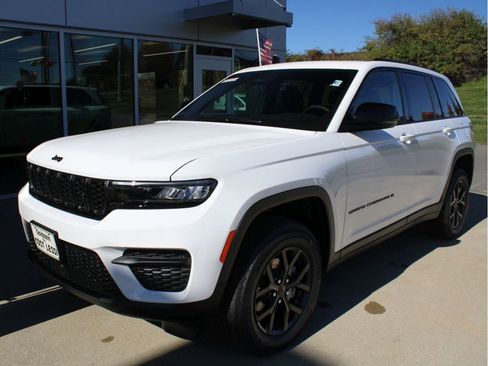 New 2025 Jeep Grand Cherokee Altitude image 3