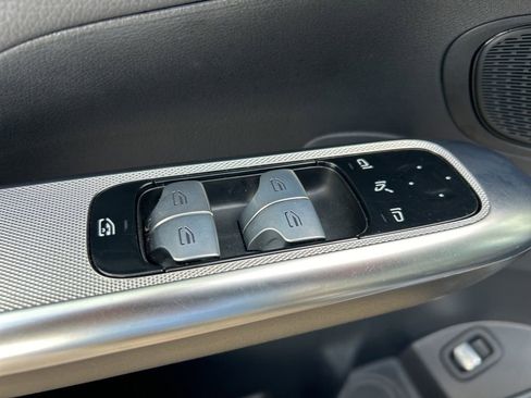 Used 2024 Mercedes-Benz GLC 300 4MATIC image 13