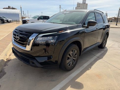 Used 2024 Nissan Pathfinder SV w/ SV Premium Package image 2