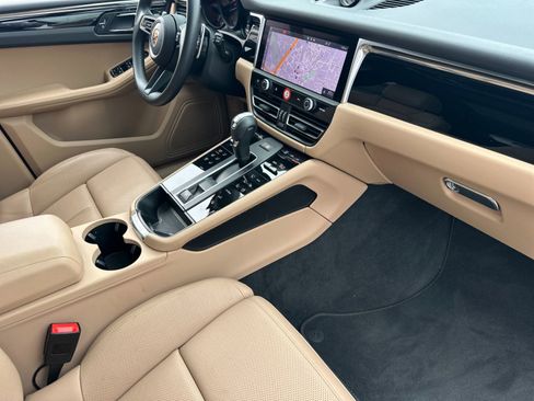 Used 2025 Porsche Macan image 16