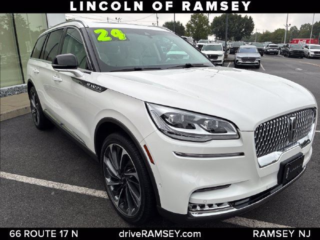 Used 2024 Lincoln Aviator Reserve w/ Equipment Group 201A AWD/4WD image 9