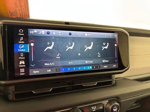 Used 2025 Jeep Wrangler Unlimited Sahara w/ Safety Group image 26