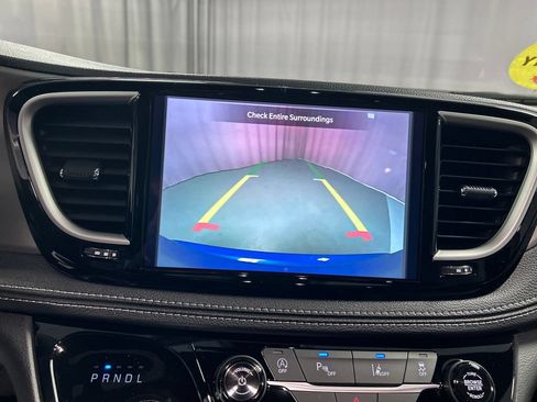 New 2027 Chrysler Pacifica Select FWD image 16