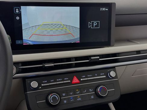 Used 2025 Hyundai Tucson SE image 18