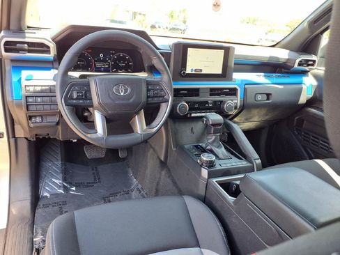 Certified 2025 Toyota Tacoma TRD Off-Road AWD/4WD image 9