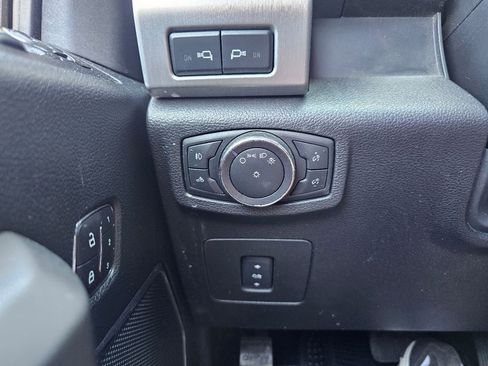 Used 2015 Ford F150 Platinum w/ Technology Package image 28