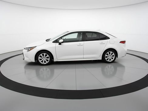 Used 2025 Toyota Corolla LE image 3