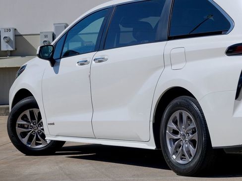 Used 2021 Toyota Sienna XLE w/ XLE Plus Package image 33