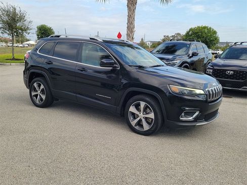 Used 2019 Jeep Cherokee Limited image 2