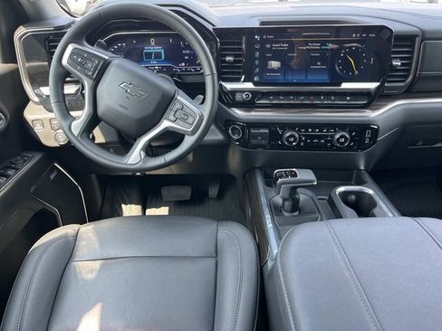 Used 2023 Chevrolet Silverado 1500 LT Trail Boss w/ LT Trail Boss Premium Package AWD/4WD image 15