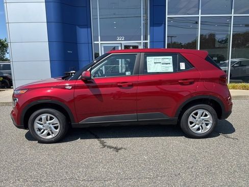 Certified 2025 Hyundai Venue SE image 7