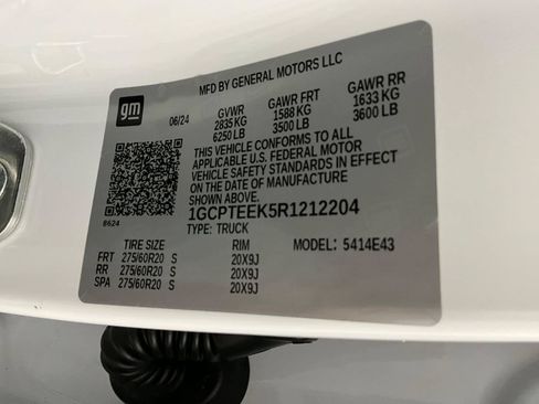 Used 2024 Chevrolet Colorado Trail Boss w/ Technology Package AWD/4WD image 32
