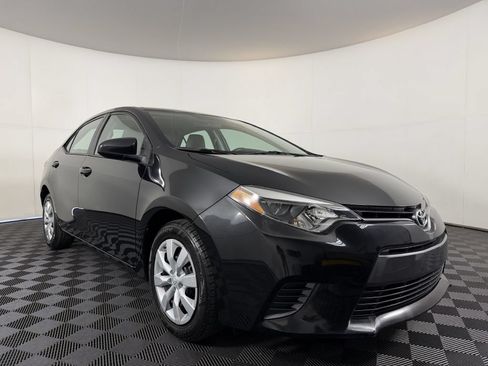 Used 2016 Toyota Corolla LE FWD image 3