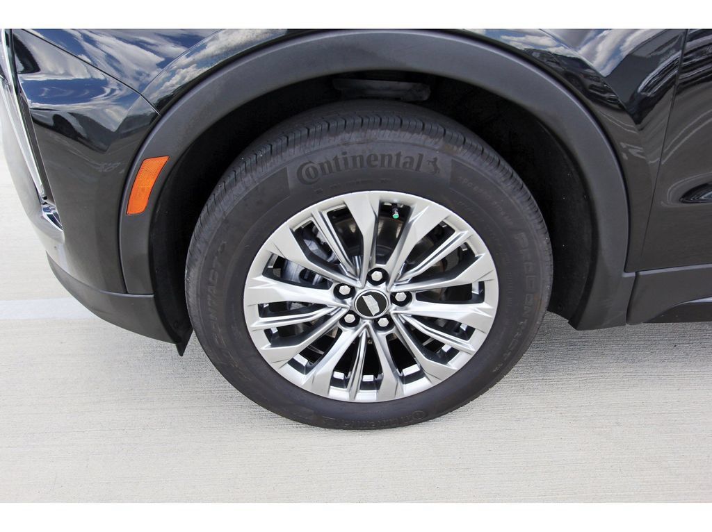 Used 2025 Cadillac XT4 Premium Luxury FWD image 32