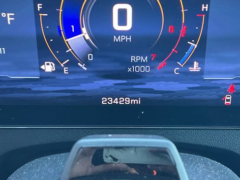 Used 2025 Chevrolet Traverse High Country FWD image 25