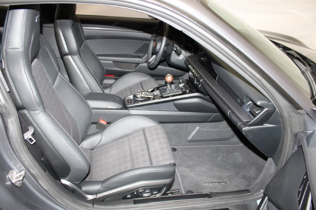 Used 2026 Porsche 911 Carrera T RWD image 17