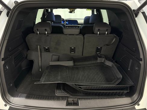 Used 2025 Chevrolet Traverse LT w/ Driver Confidence Package image 5