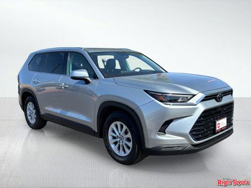 Certified 2025 Toyota Grand Highlander FWD image 8