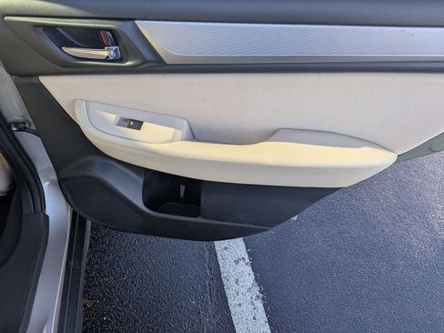 Used 2019 Subaru Outback 2.5i Premium image 32